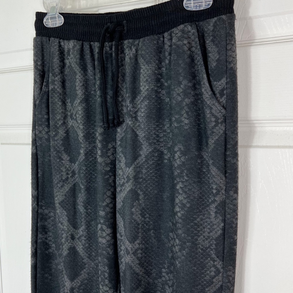 Red Haute Revolve Loungewear Cashmere Snake Print Drawstring Jogger Sweatpants S - Picture 6 of 9